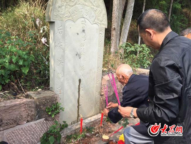 梦到买上坟的香梦见去坟墓上香神算(梦到给老人坟墓上香)