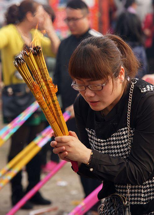 【原摄】实拍,三月三到真武山烧香祈福的人们