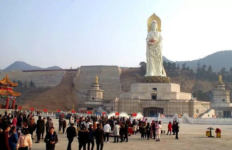 大年初一宜阳县灵山寺场面火爆