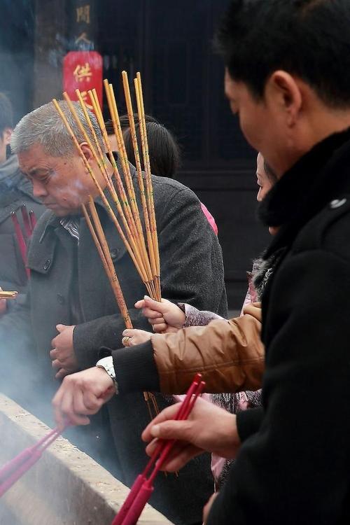 上香分时间吗 给菩萨上香的正确时间